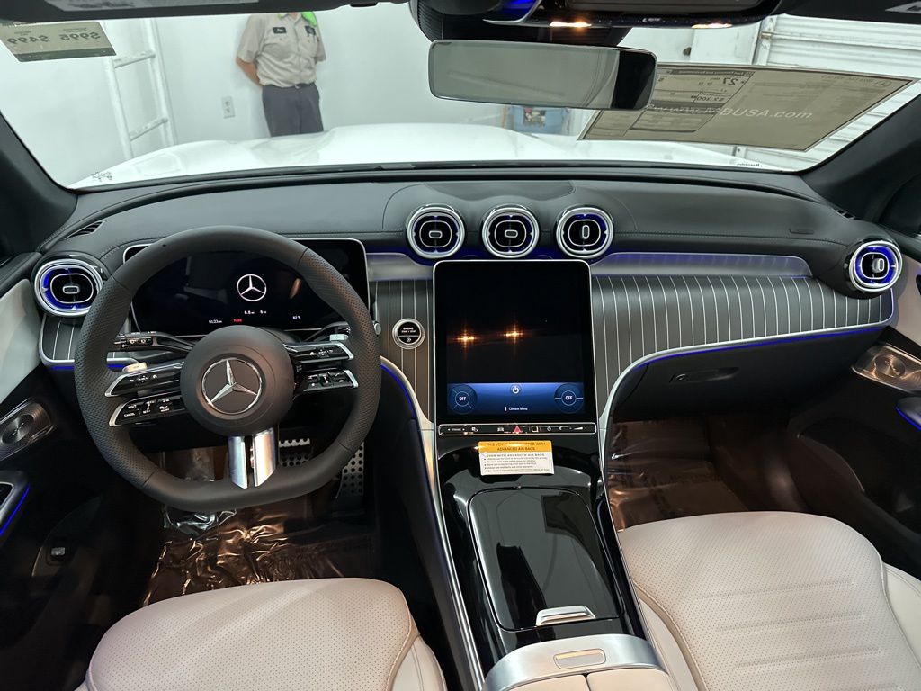 2026 Mercedes Benz GLC 300 photo 17