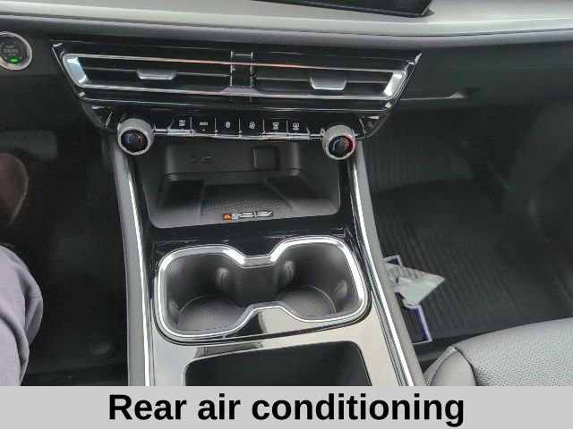 2026 Chevrolet Traverse photo 2