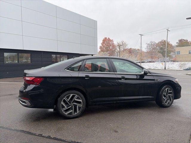 2022 Volkswagen Jetta SEL photo 4