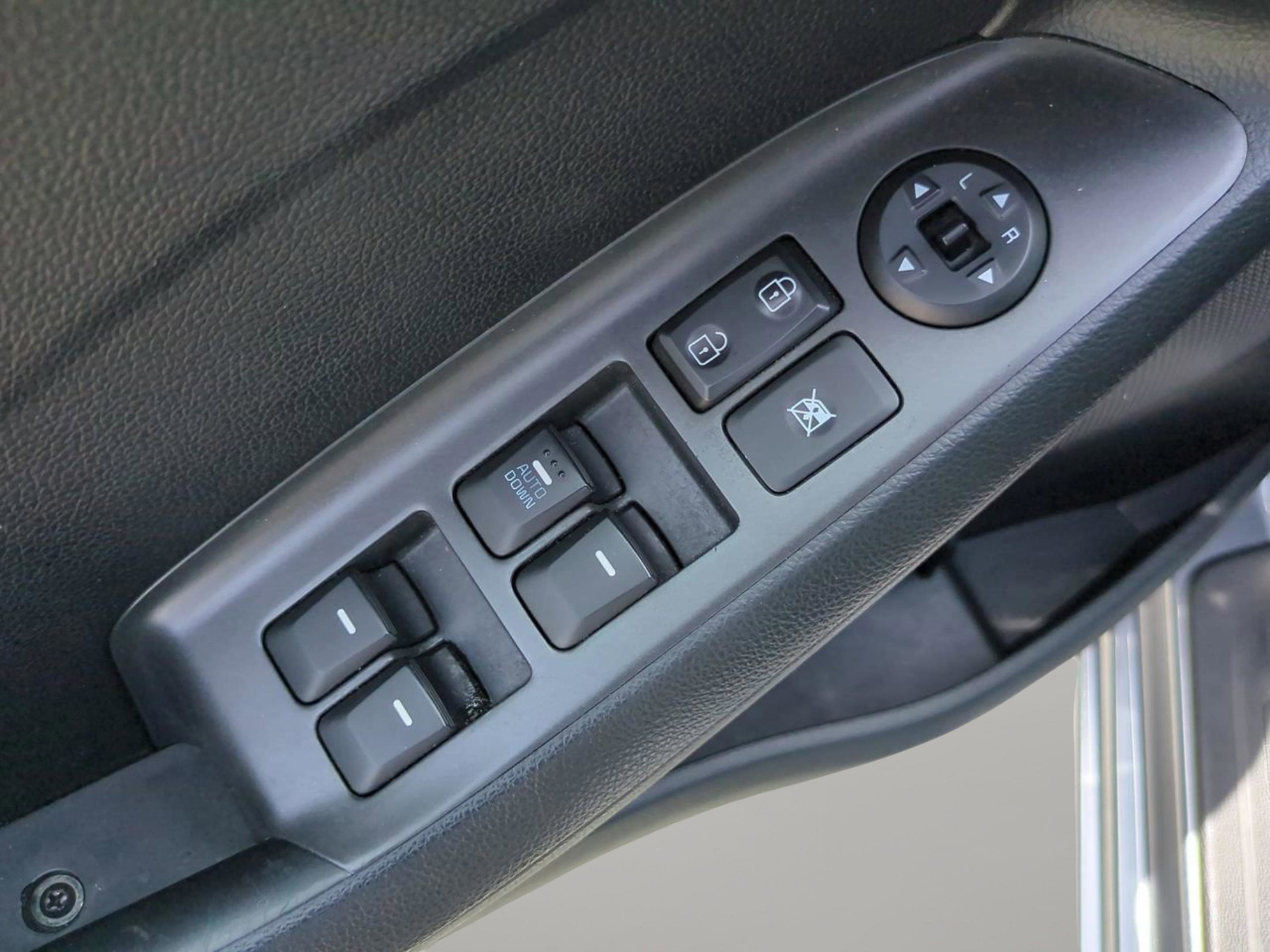 2017 Kia Forte S photo 18