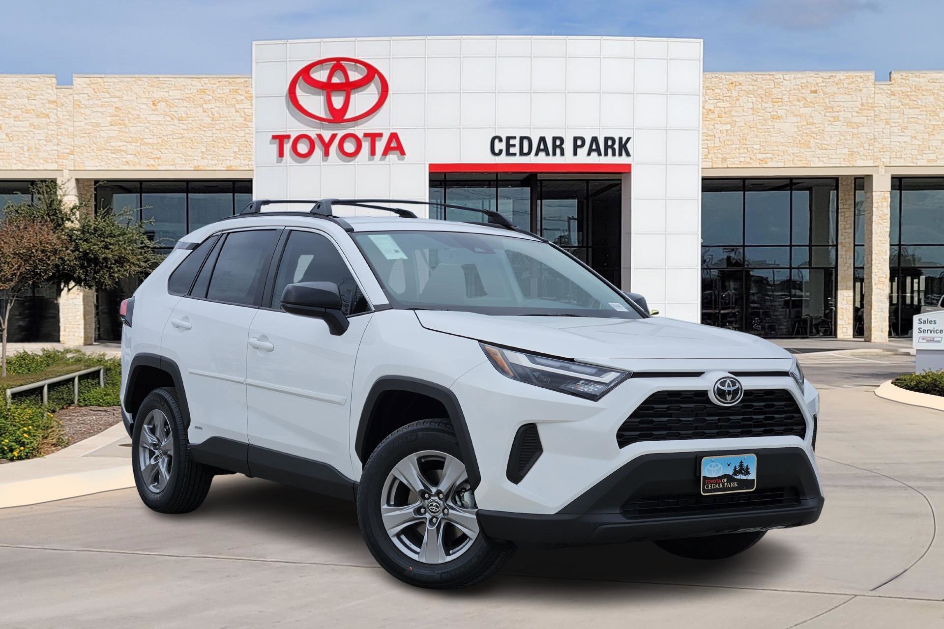 2025 Toyota RAV4 LE's photo