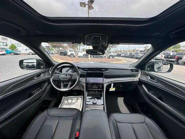 2025 Jeep Grand Cherokee Limited photo 2