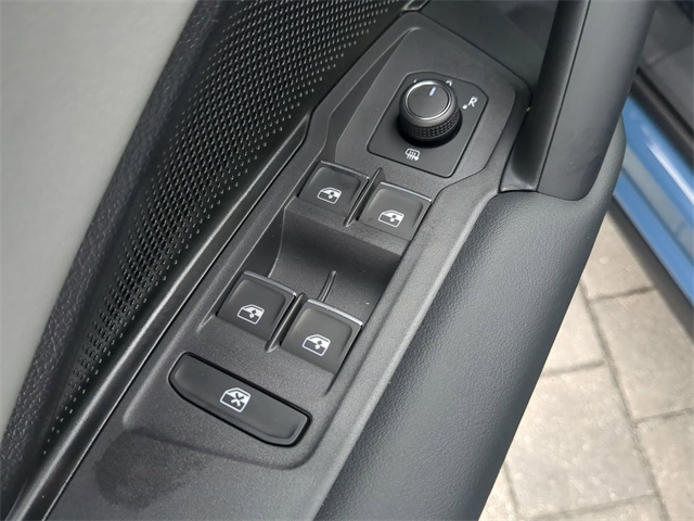2025 Volkswagen Tiguan SE R-Line Black photo 18