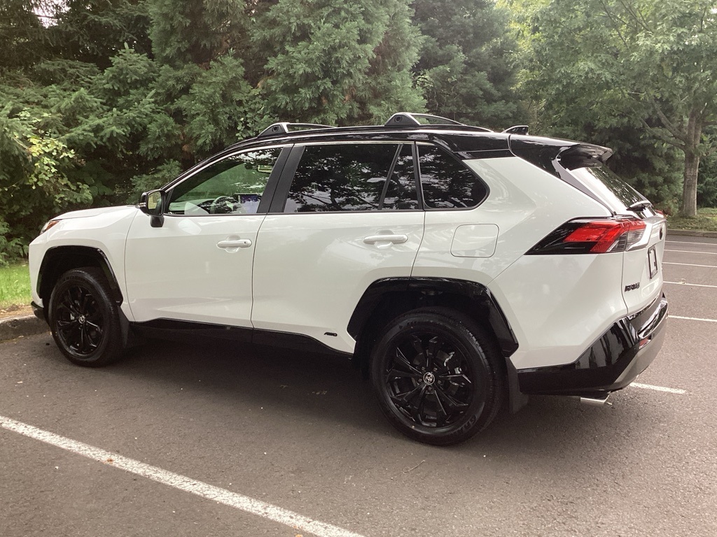 2025 Toyota RAV4 Hybrid XSE photo 4
