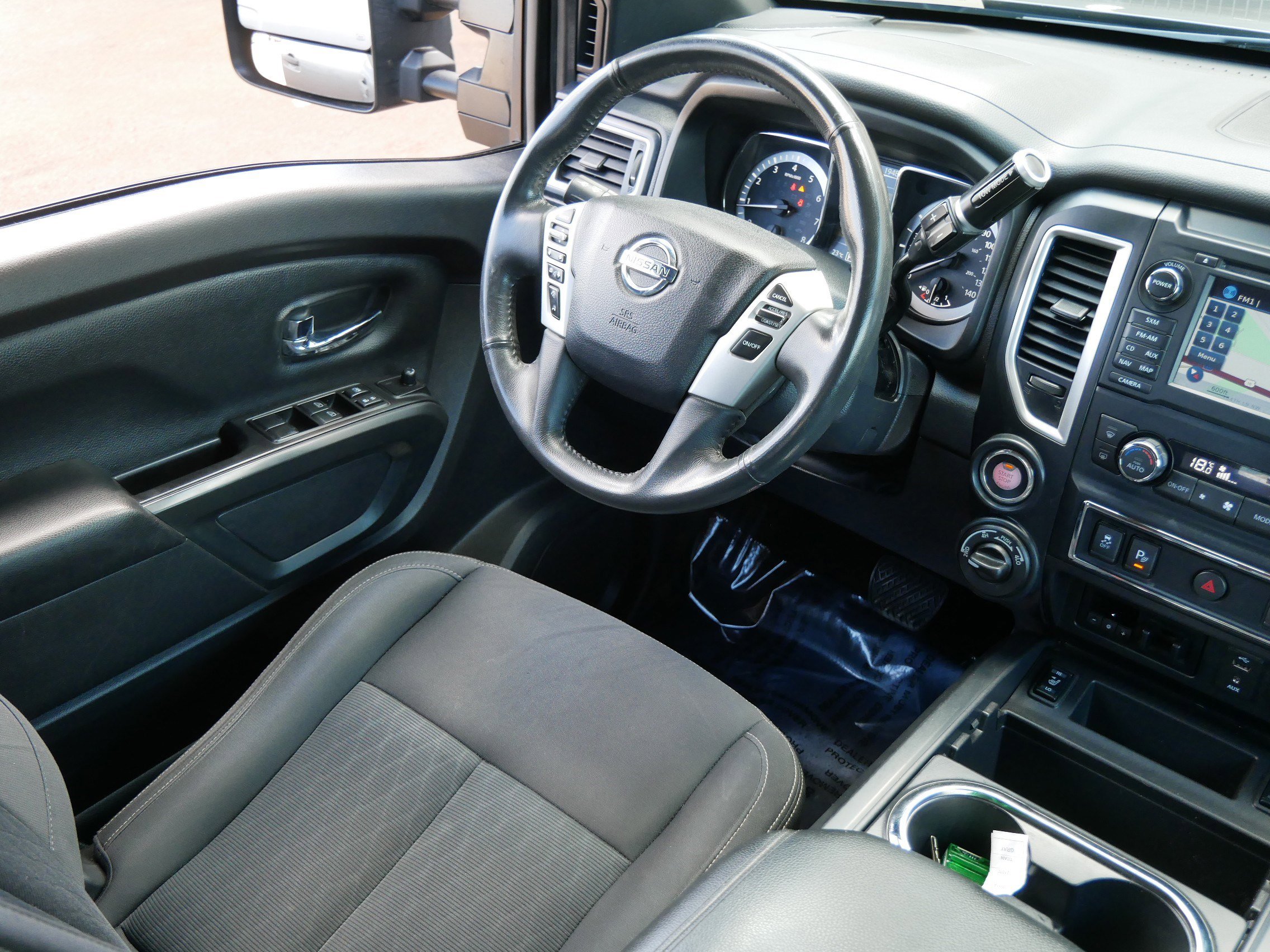 2018 Nissan Titan SV photo 9