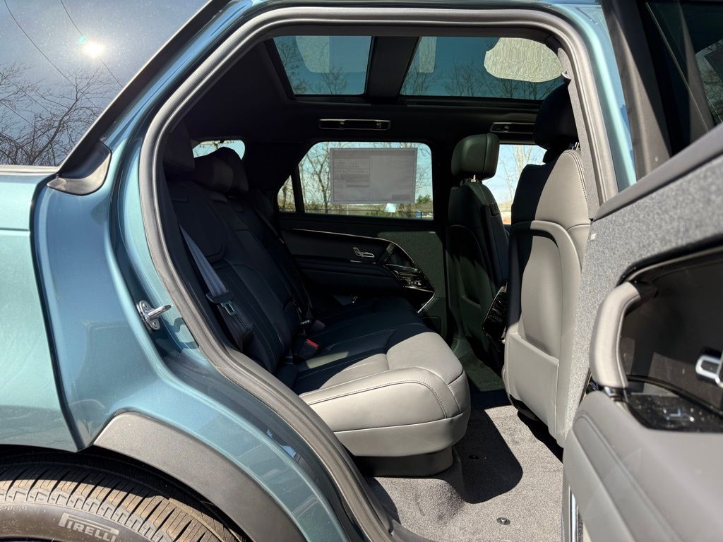 2025 Land Rover Range Rover Sport SE photo 15