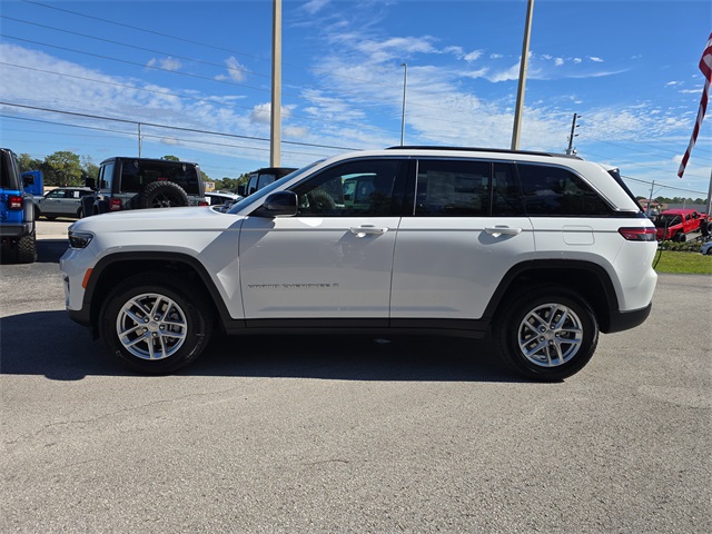 2025 Jeep Grand Cherokee Laredo X photo 3