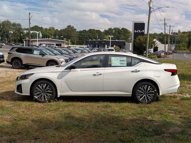 2025 Nissan Altima SV photo 6