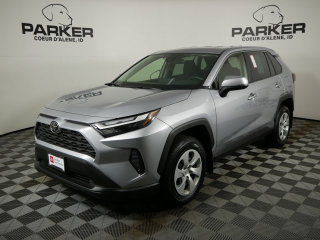 2025 Toyota RAV4 LE's photo