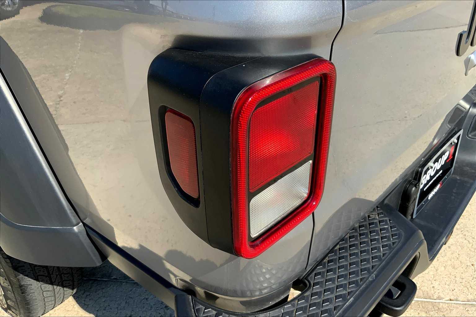 2020 Jeep Gladiator Sport S photo 24