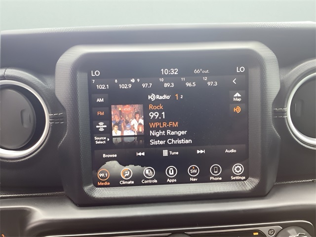 2023 Jeep Wrangler Sahara 4xe photo 18