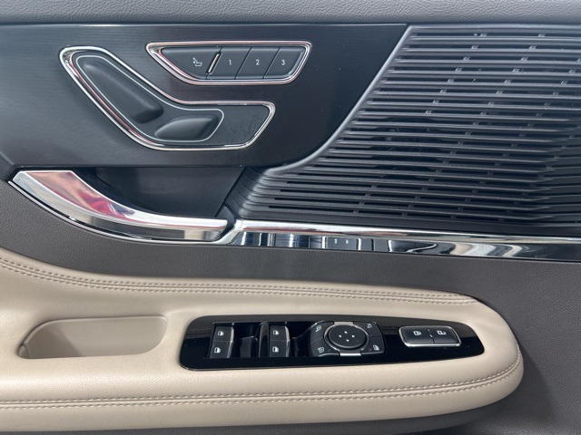 2022 Lincoln Corsair Standard photo 14