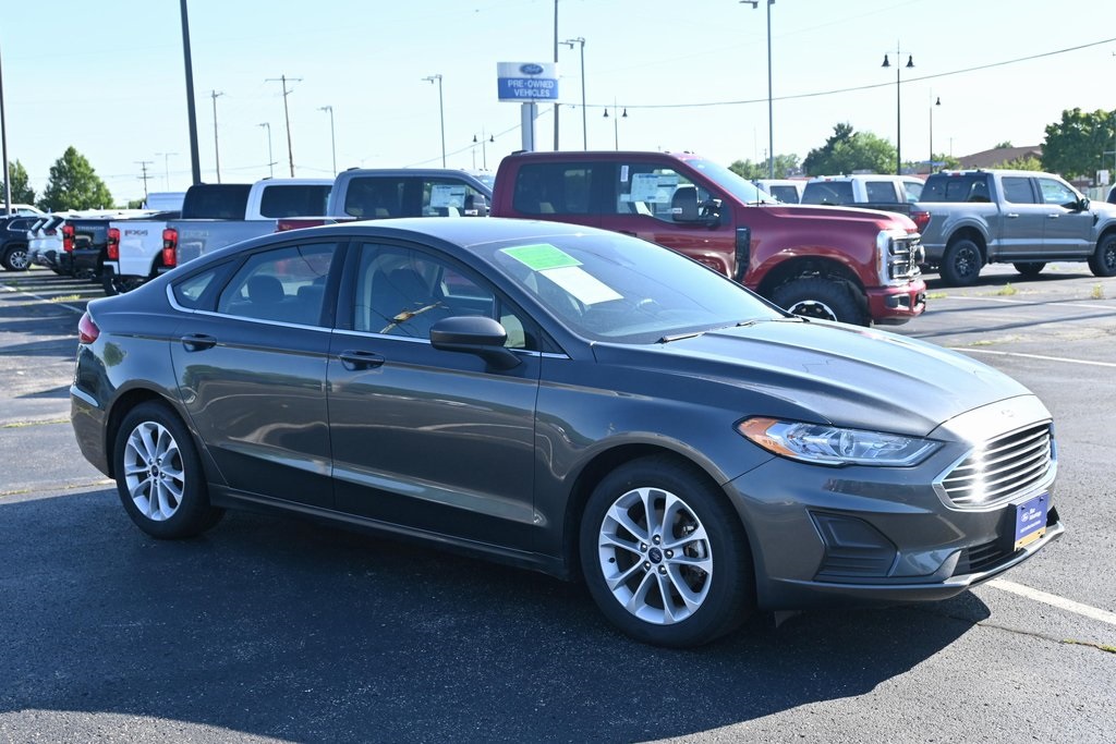 2020 Ford Fusion SE photo 4