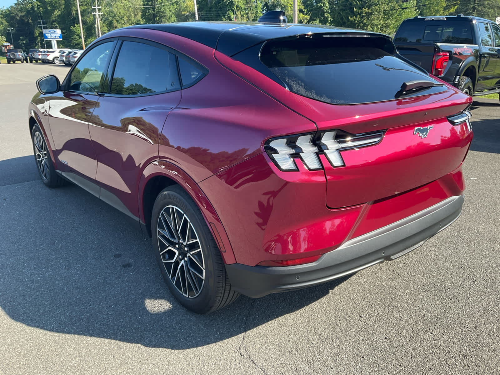 2025 Ford Mustang Mach-E Premium photo 4