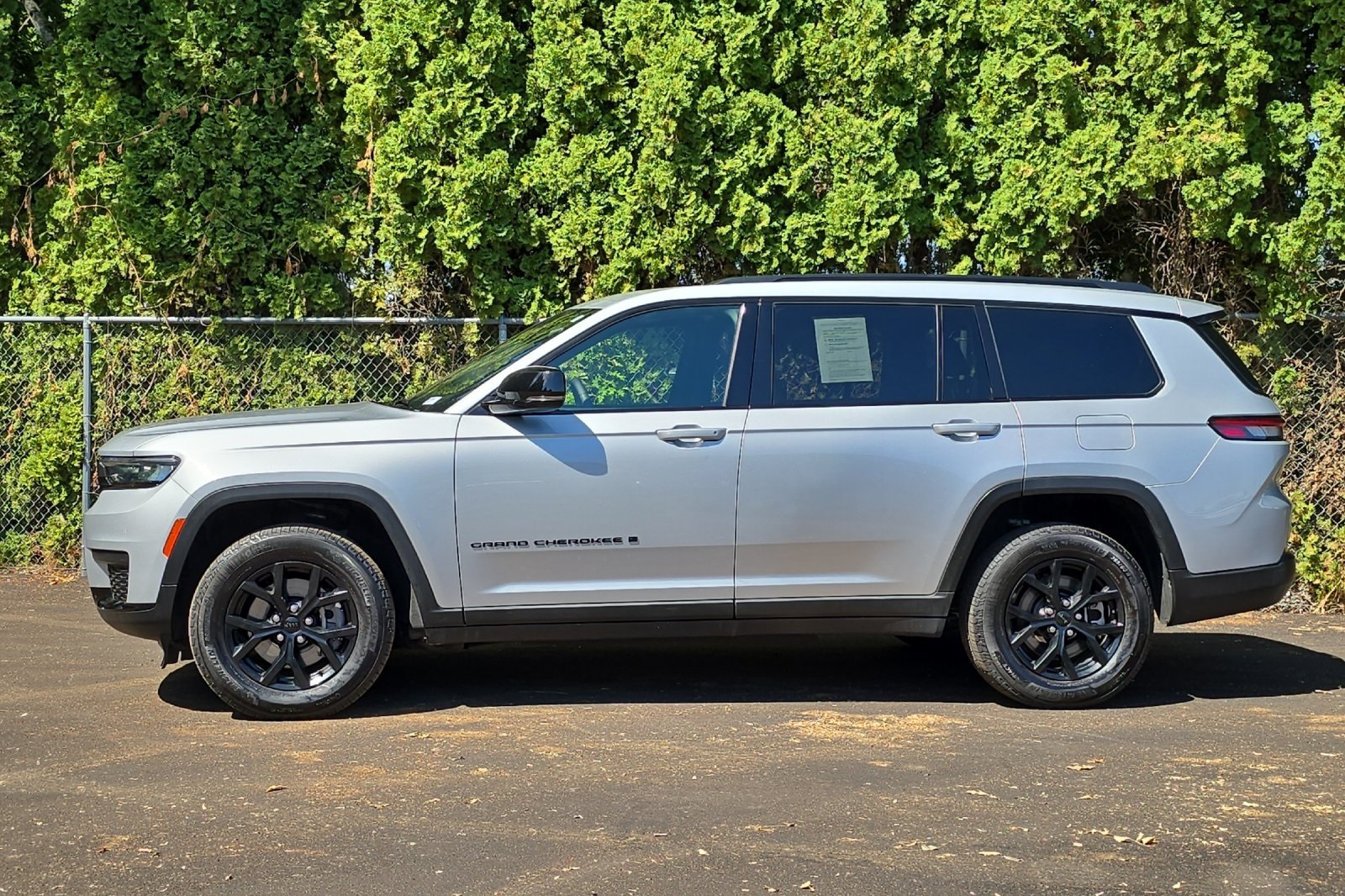 2024 Jeep Grand Cherokee Altitude photo 5