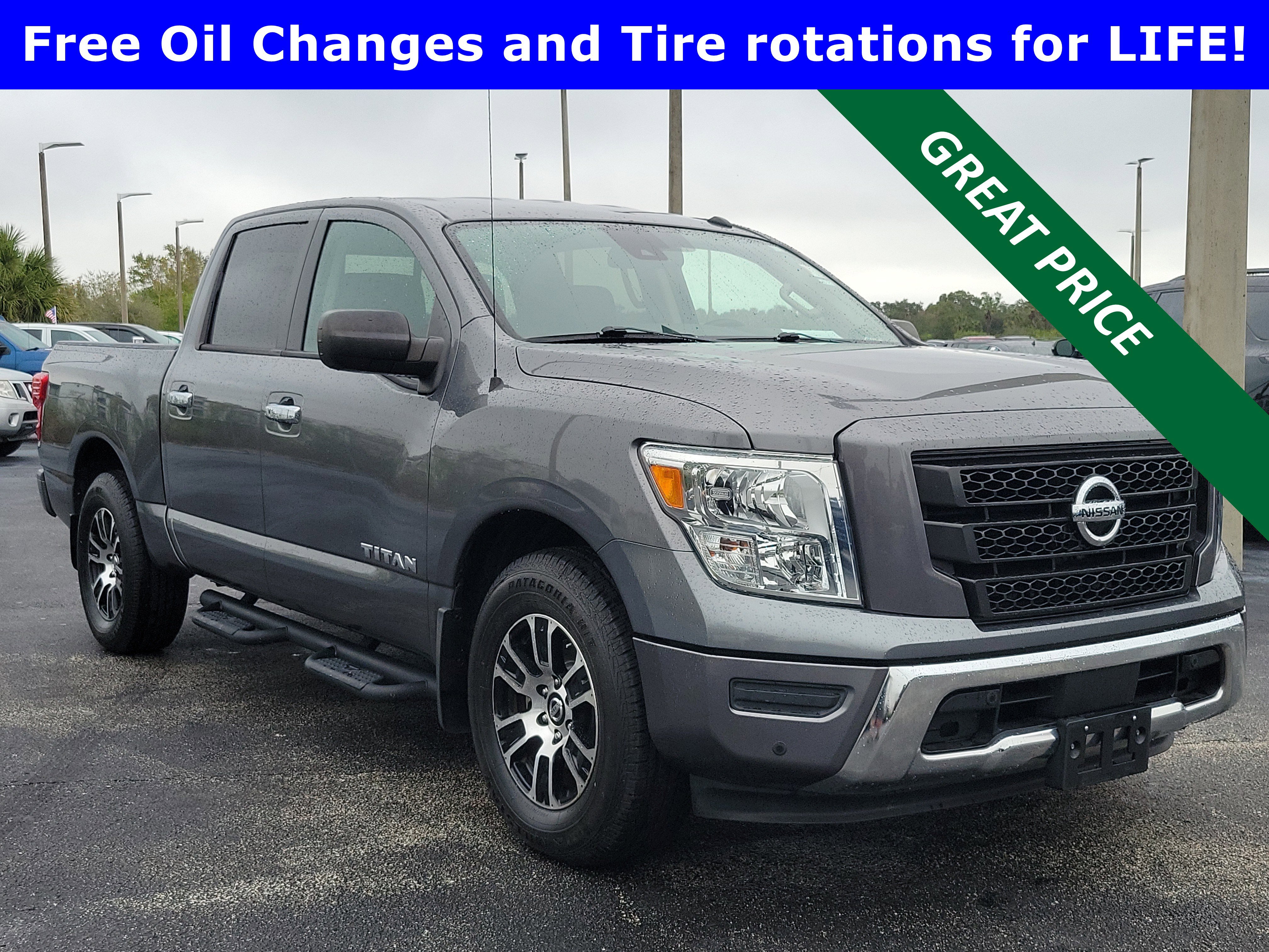 2021 Nissan Titan SV's photo