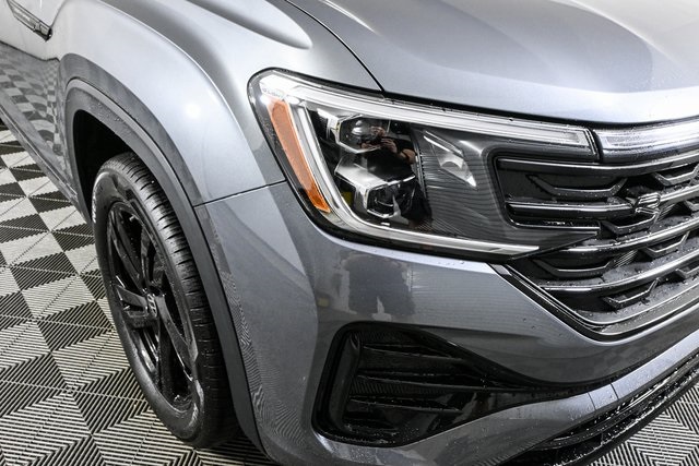2025 Volkswagen Atlas Cross Sport SEL R-Line photo 29