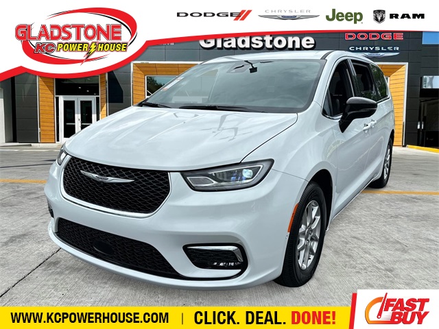 Certified 2025 Chrysler Pacifica Select with VIN 2C4RC1BGXSR527826 for sale in Kansas City