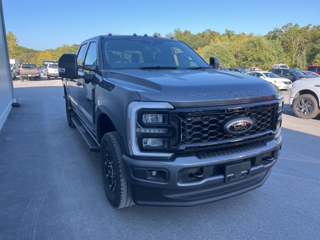 2026 Ford F-350 Super Duty Lariat's photo