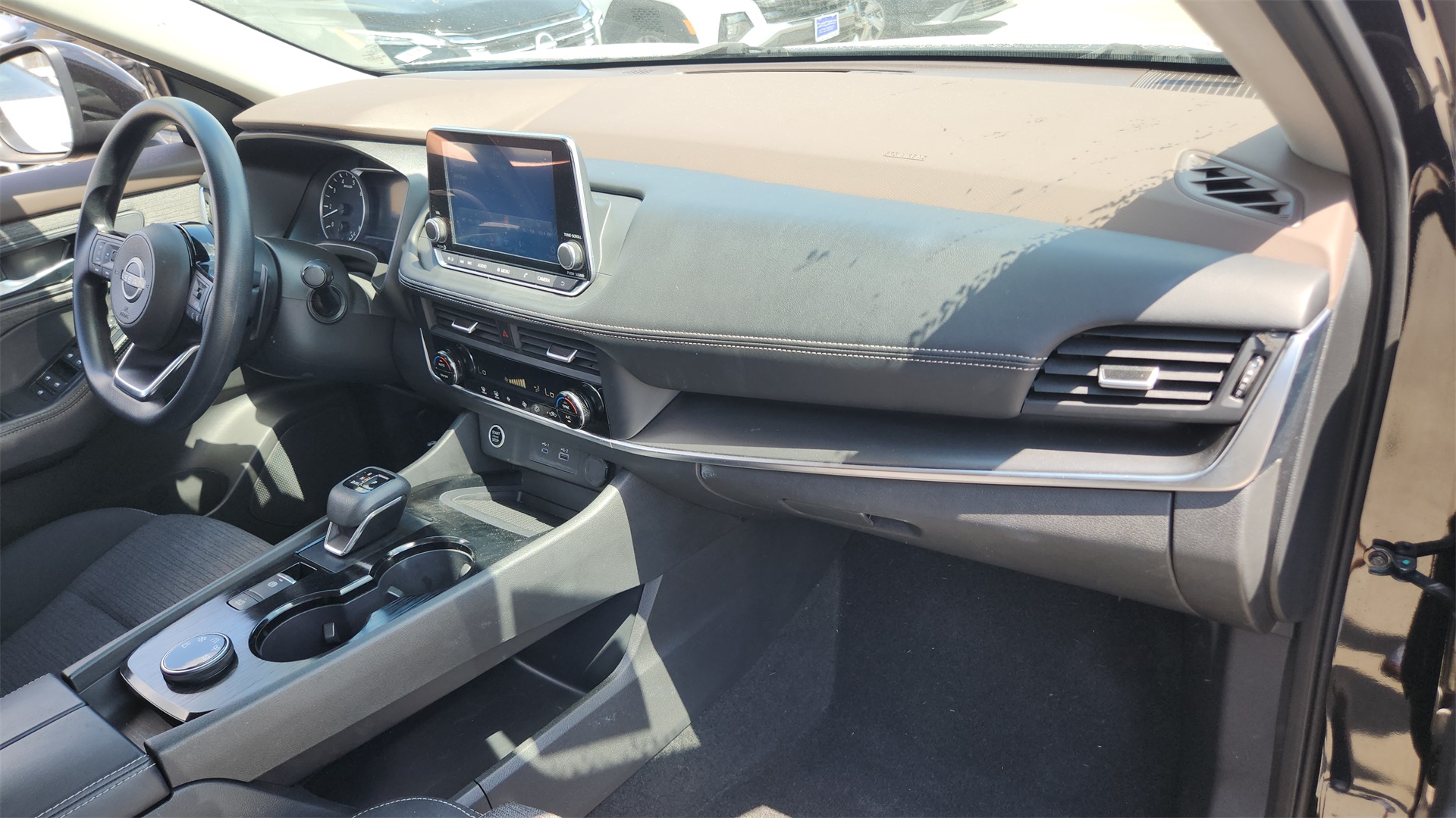 2023 Nissan Rogue SV photo 18