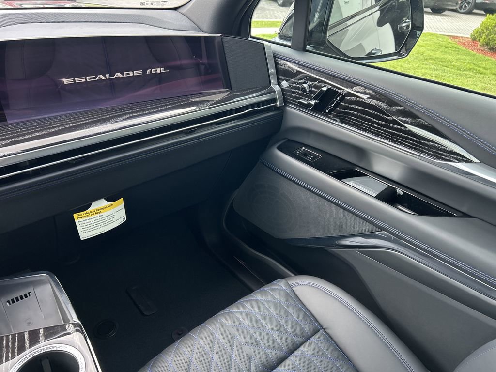 2026 Cadillac Escalade Luxury photo 16