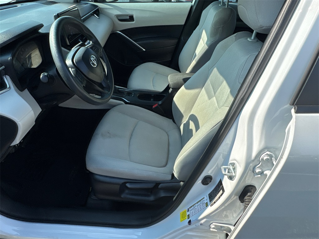 2024 Toyota Corolla Cross L photo 9