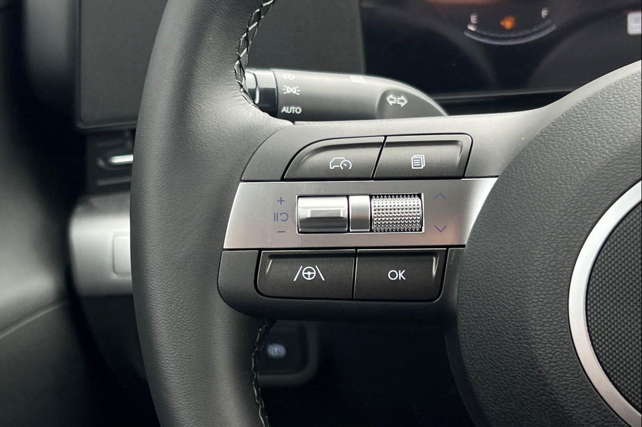 2025 Hyundai Kona SEL photo 24