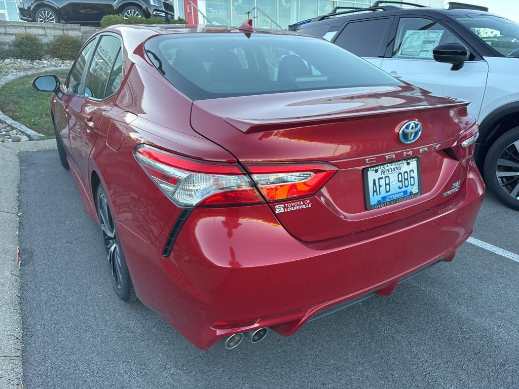 2020 Toyota Camry Hybrid SE photo 3