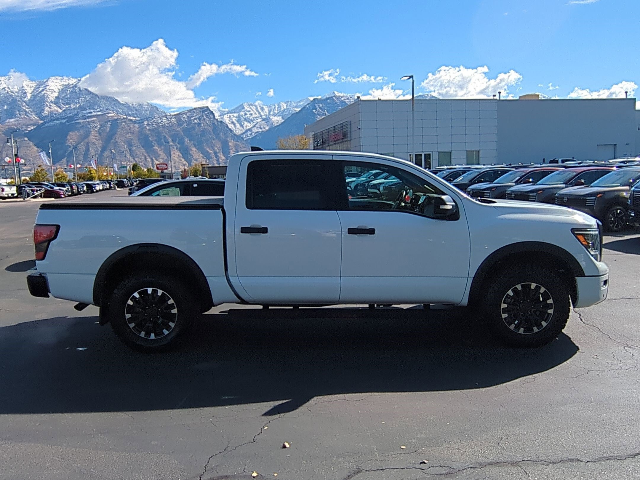 2022 Nissan Titan PRO-4X photo 2