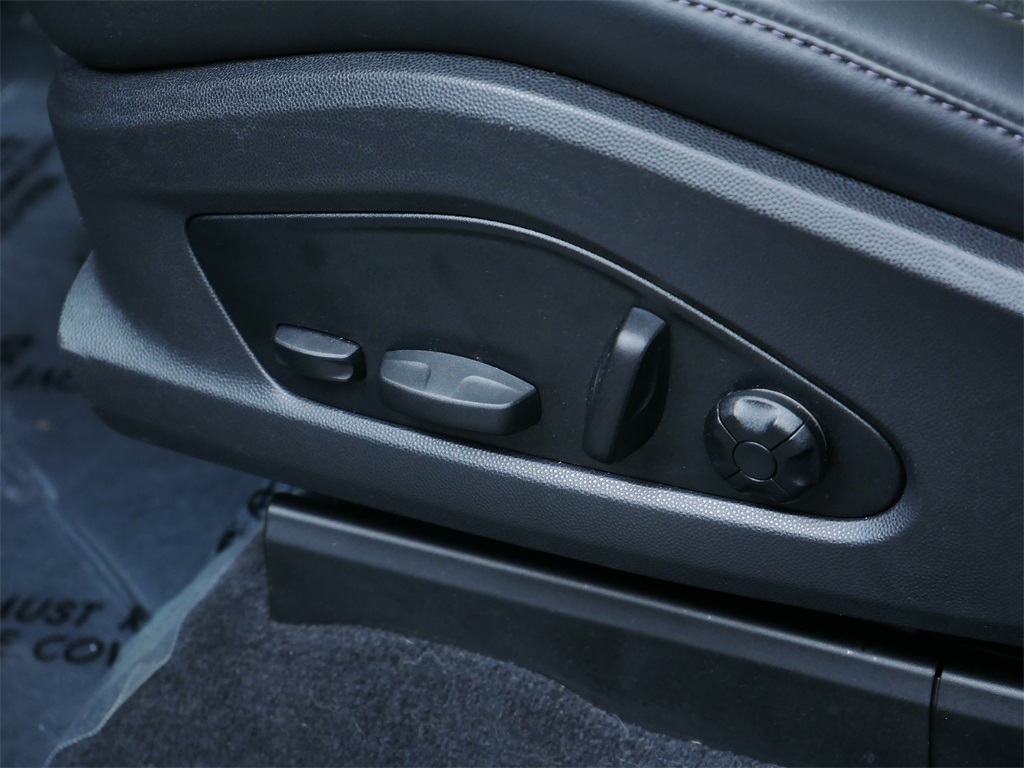 2025 Porsche Macan Electric 4 photo 10