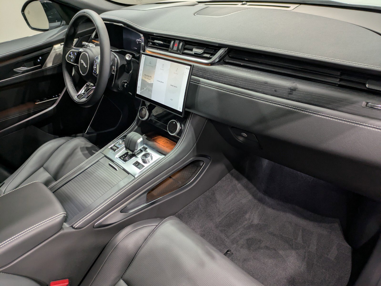 2026 Jaguar F-PACE P250 R-Dynamic S photo 24