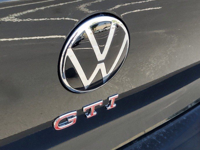2025 Volkswagen Golf GTI Autobahn photo 4