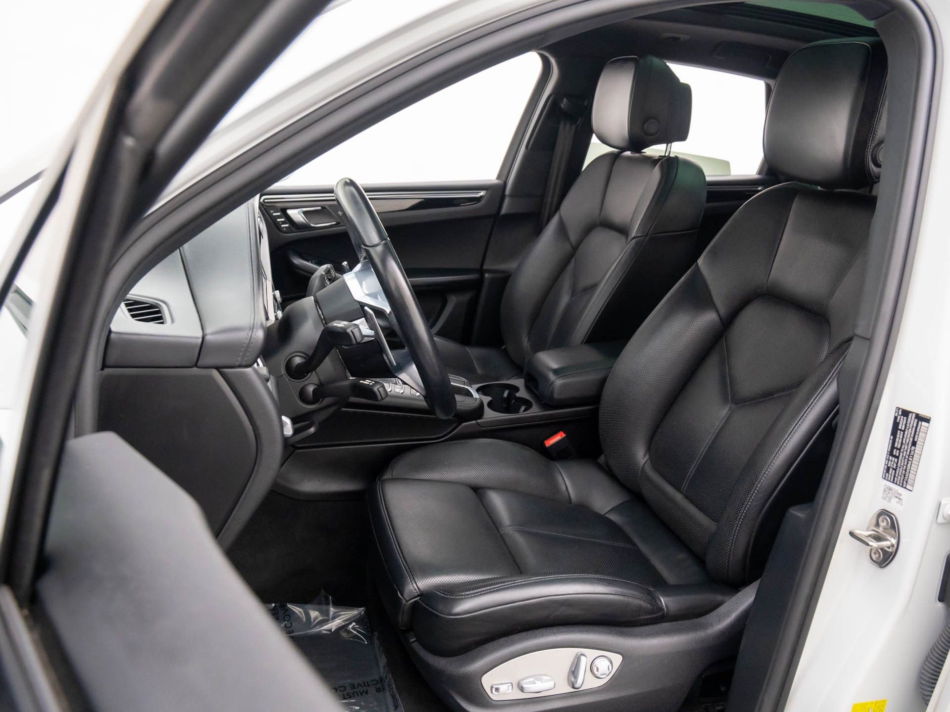 2021 Porsche Macan Base photo 5