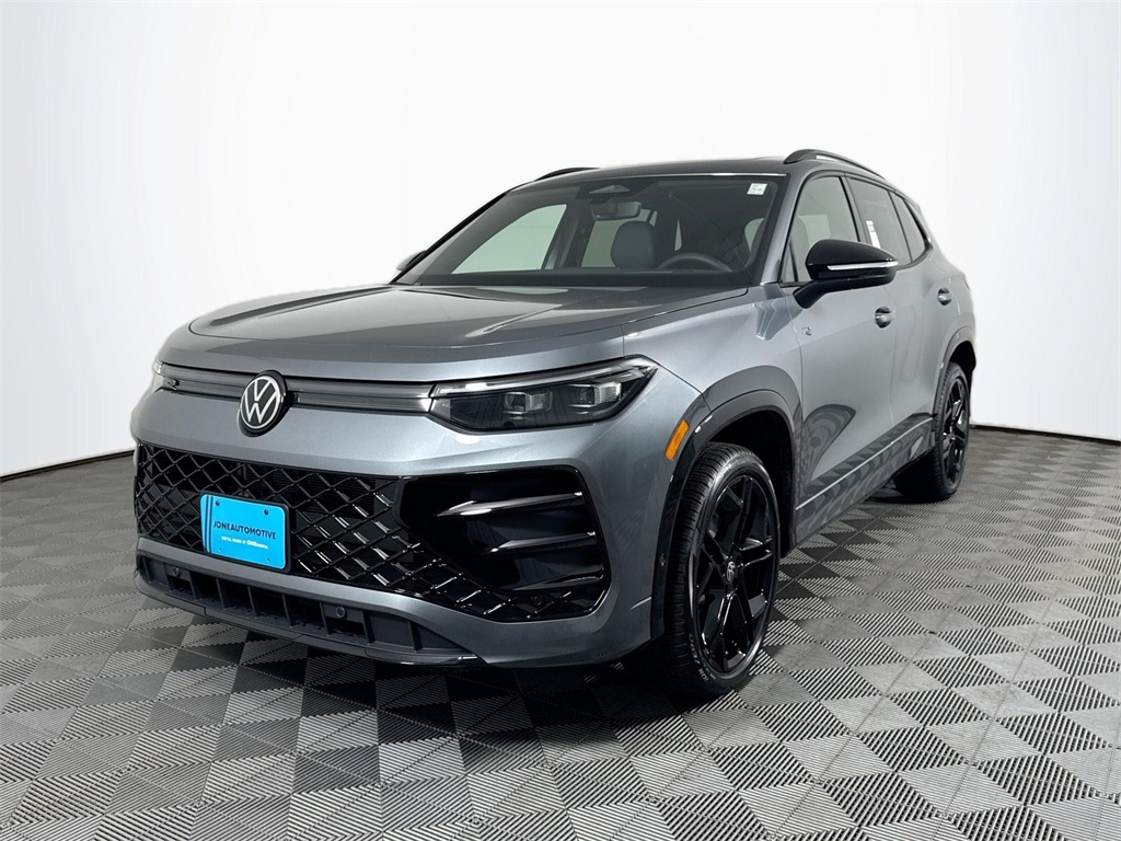 2026 Volkswagen Tiguan SE R-LINE BLACK's photo