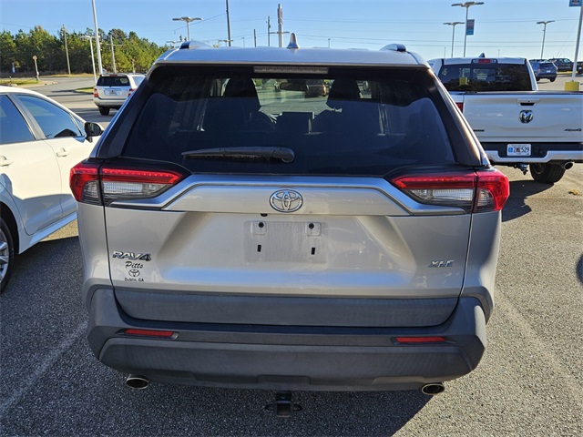 2021 Toyota RAV4 XLE photo 2