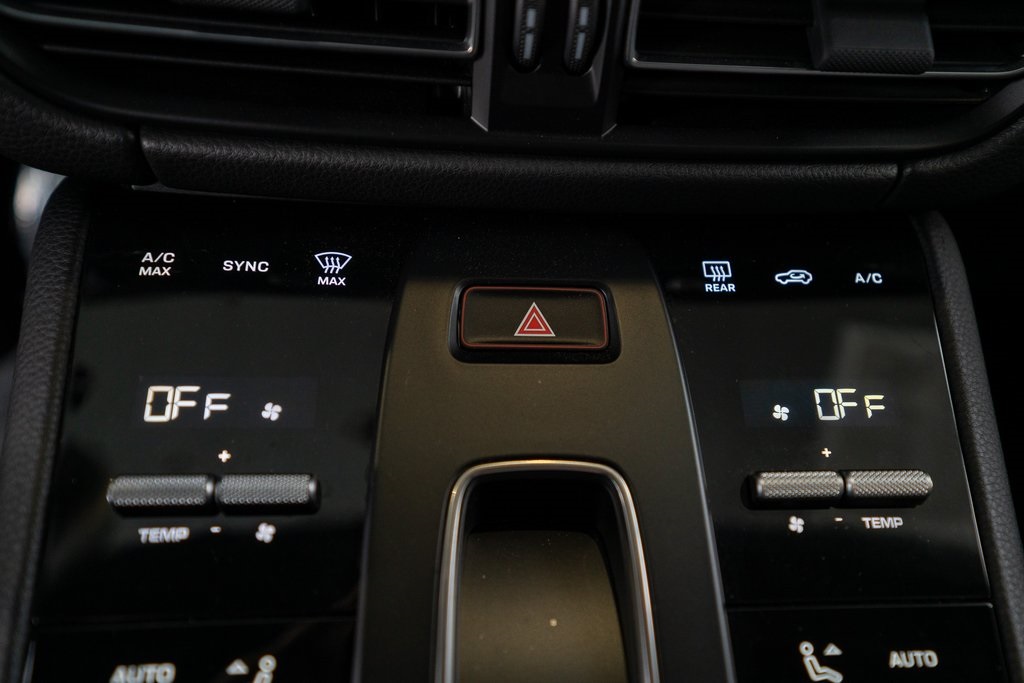 2025 Porsche Macan Base photo 22