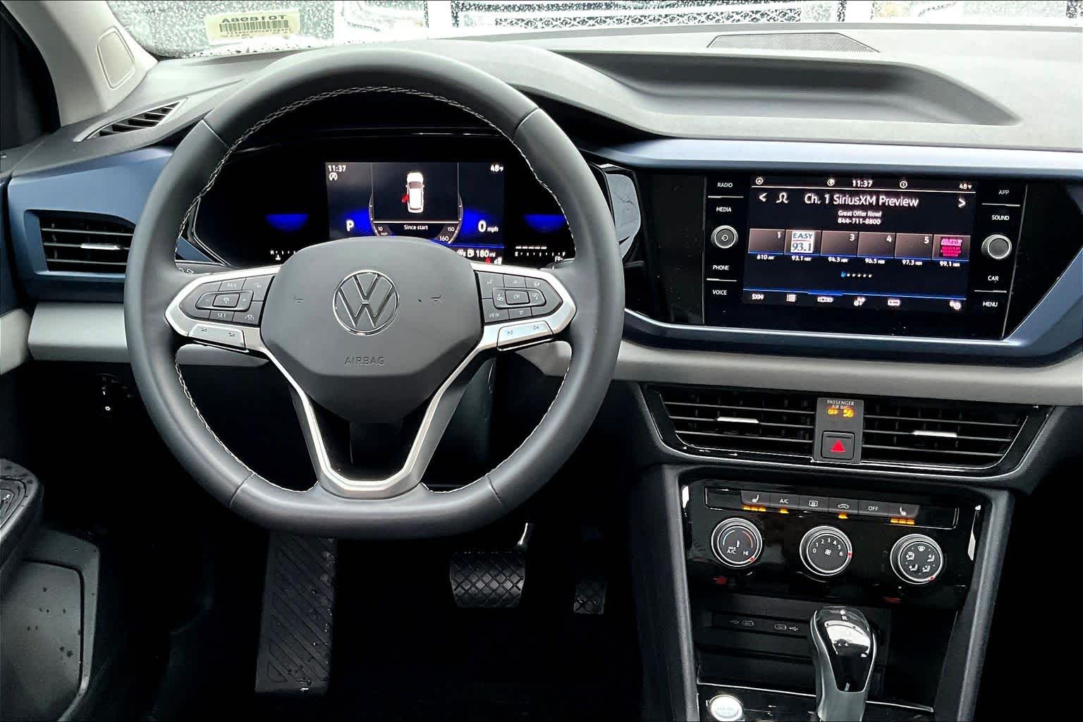 2023 Volkswagen Taos SE photo 2