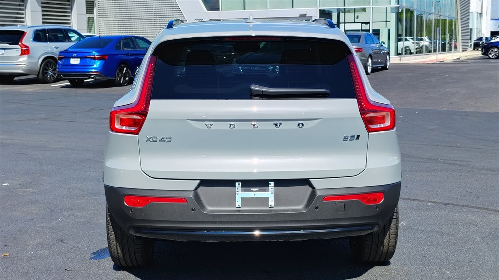 2026 Volvo XC40 Core photo 27