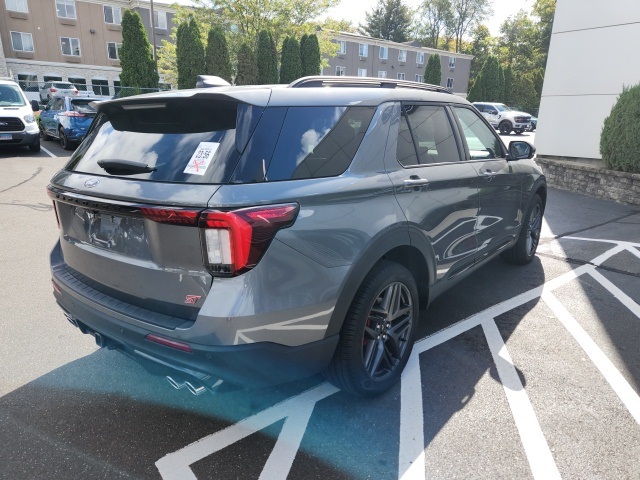 2025 Ford Explorer ST photo 3