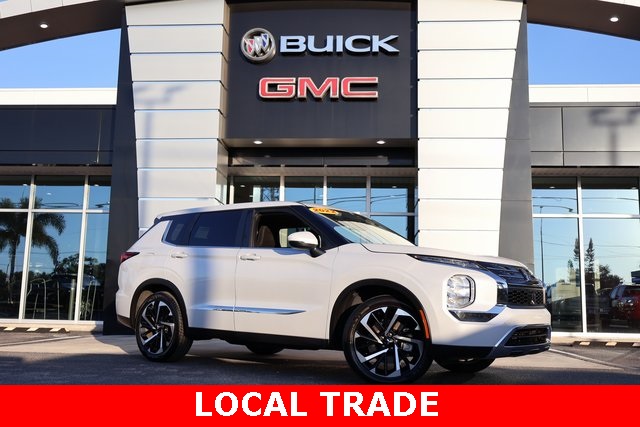 2022 Mitsubishi Outlander ES's photo