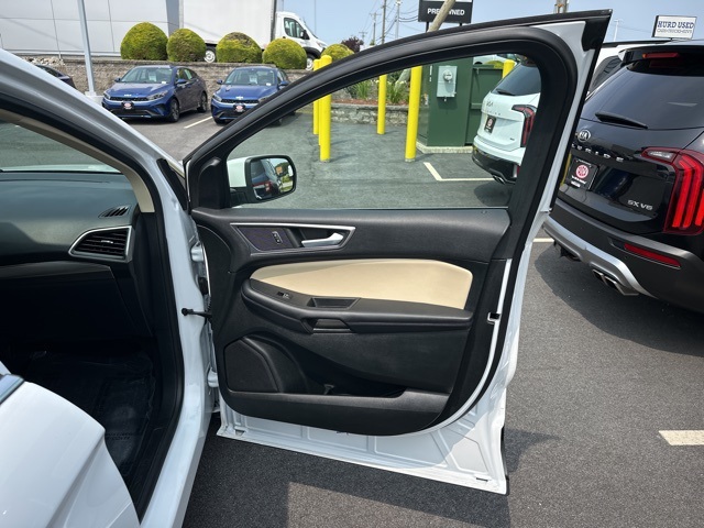 2022 Ford Edge SEL photo 34