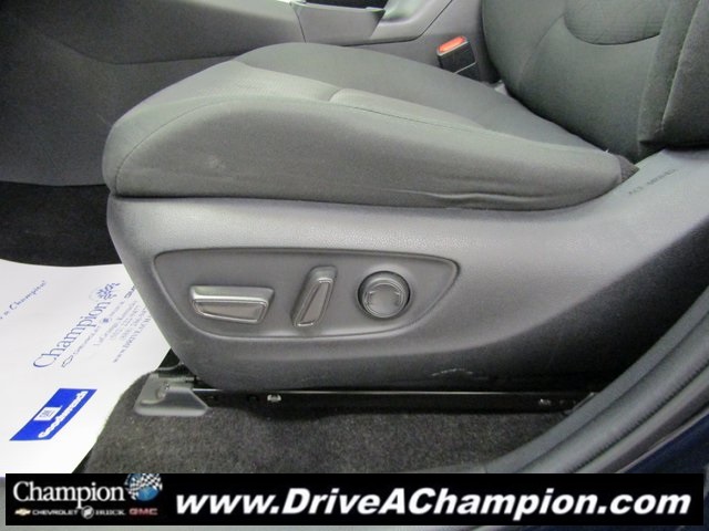 2021 Toyota RAV4 XLE photo 19