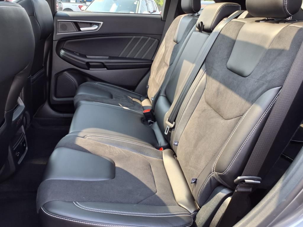 2022 Ford Edge ST photo 9
