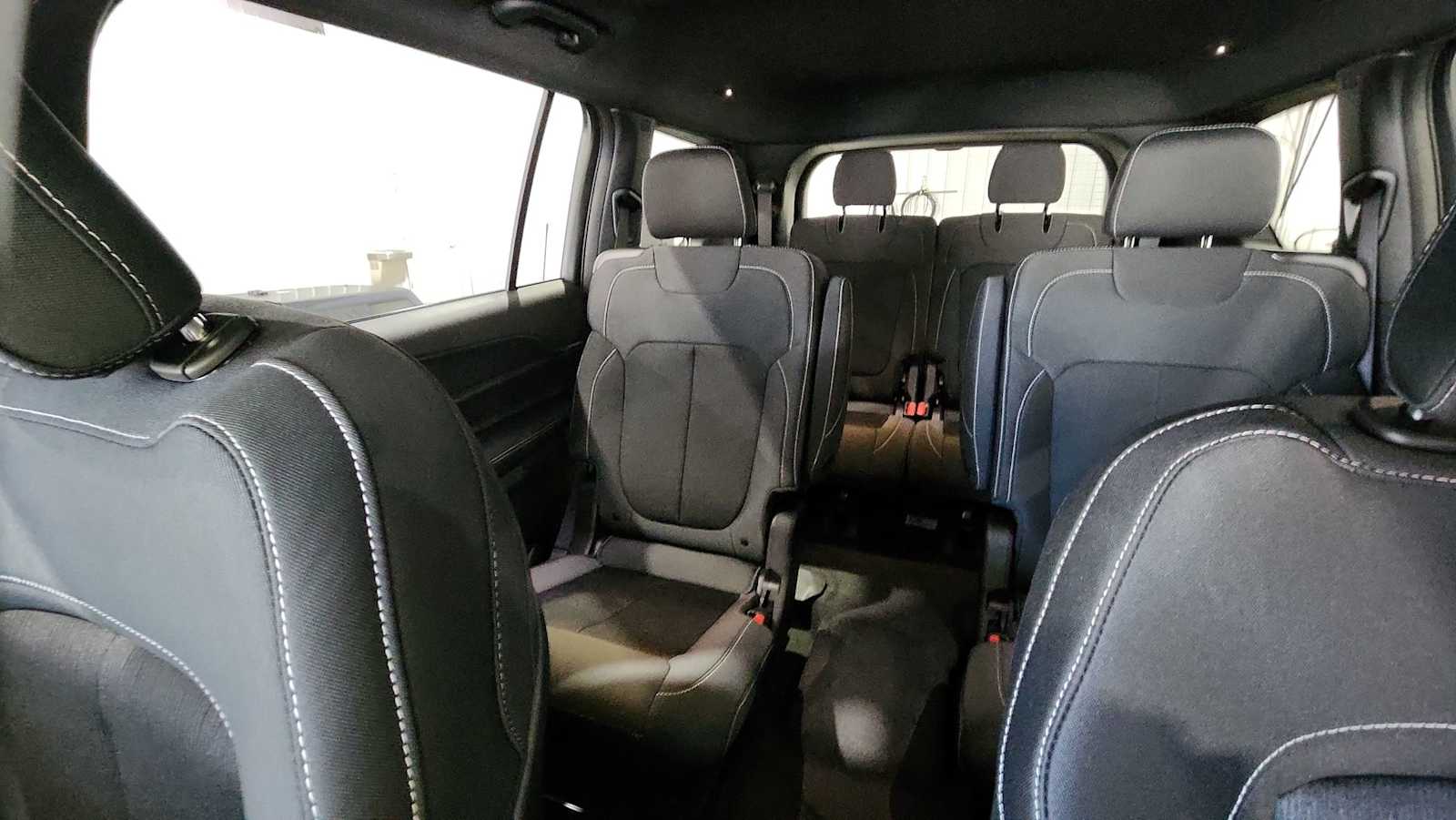 2025 Jeep Grand Cherokee Laredo X photo 12