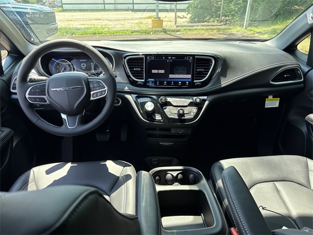 2026 Chrysler Pacifica photo 7
