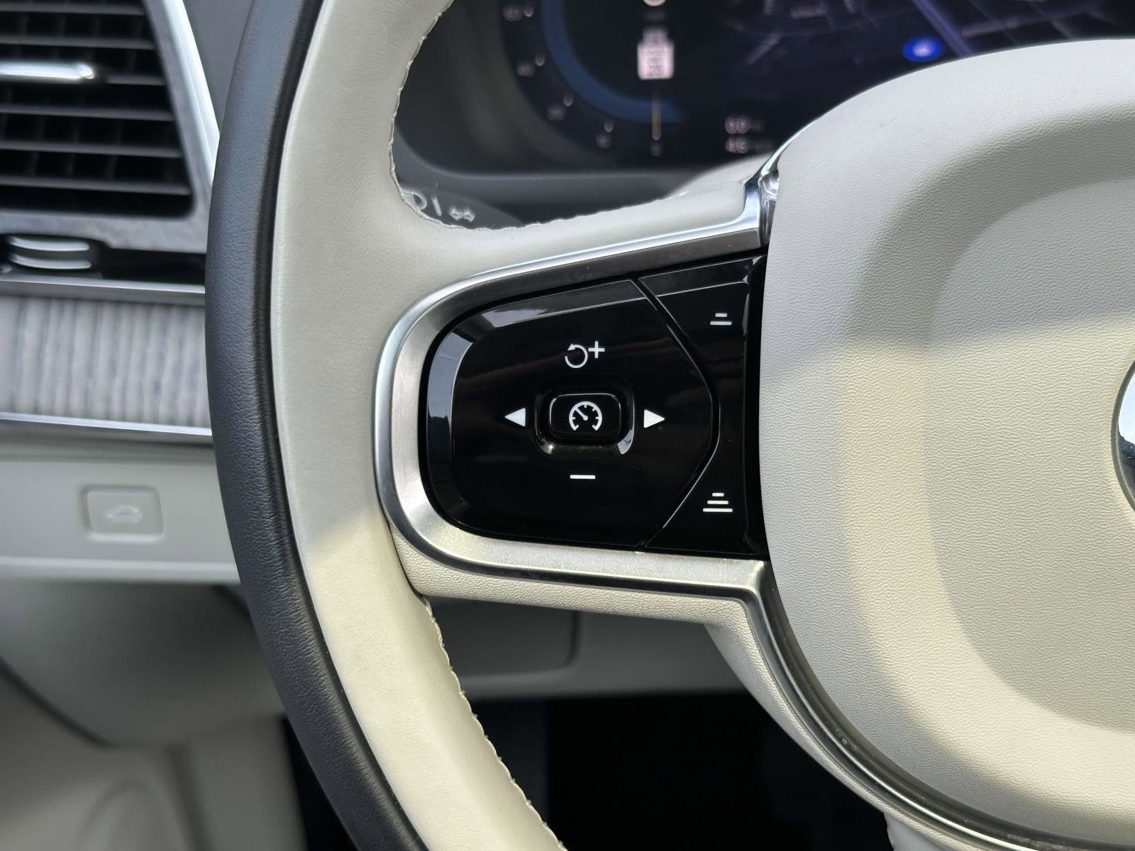 2023 Volvo XC90 Ultimate photo 7