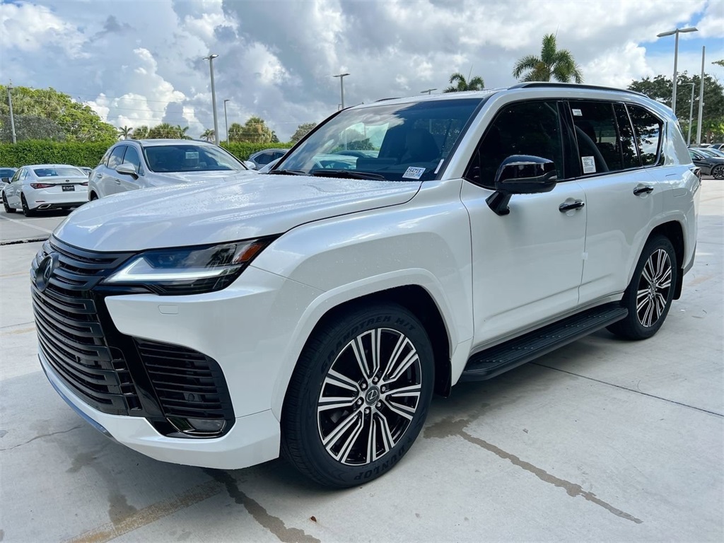 2025 Lexus LX 600 Luxury photo 3