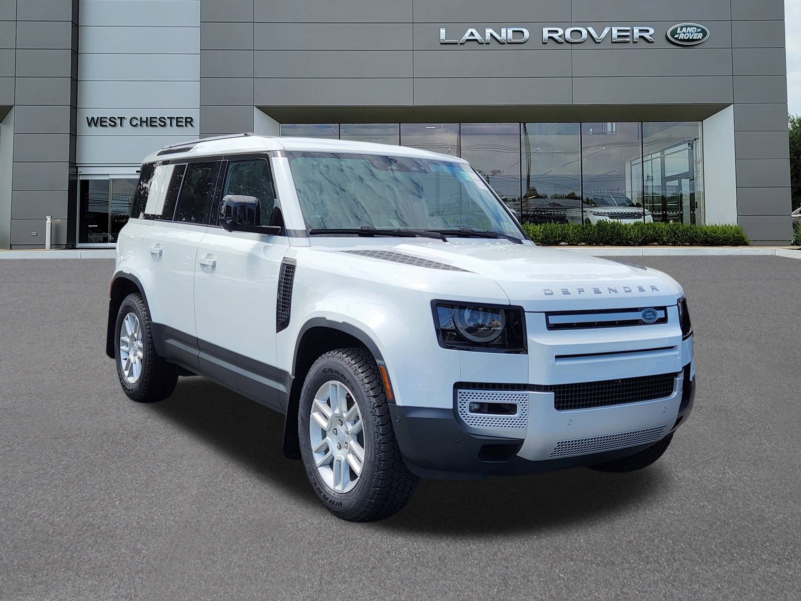 2025 Land Rover Defender 110 S photo 2