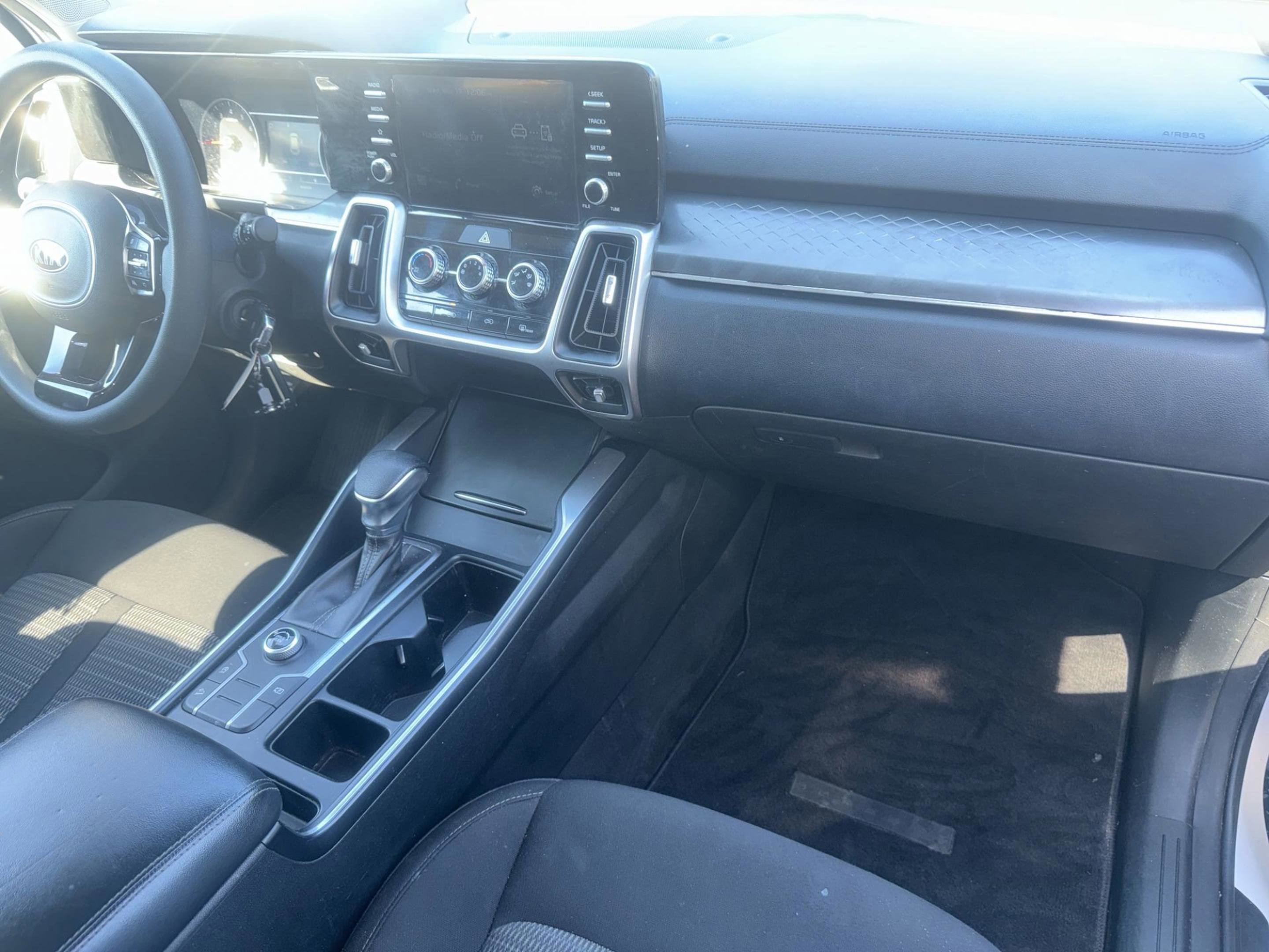 2021 Kia Sorento LX photo 4