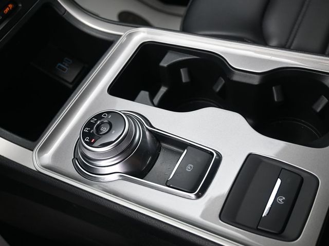 2024 Ford Edge SEL photo 2